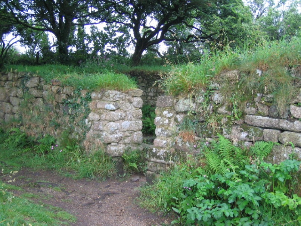Madron - Ancient chapel and well – photo 4
